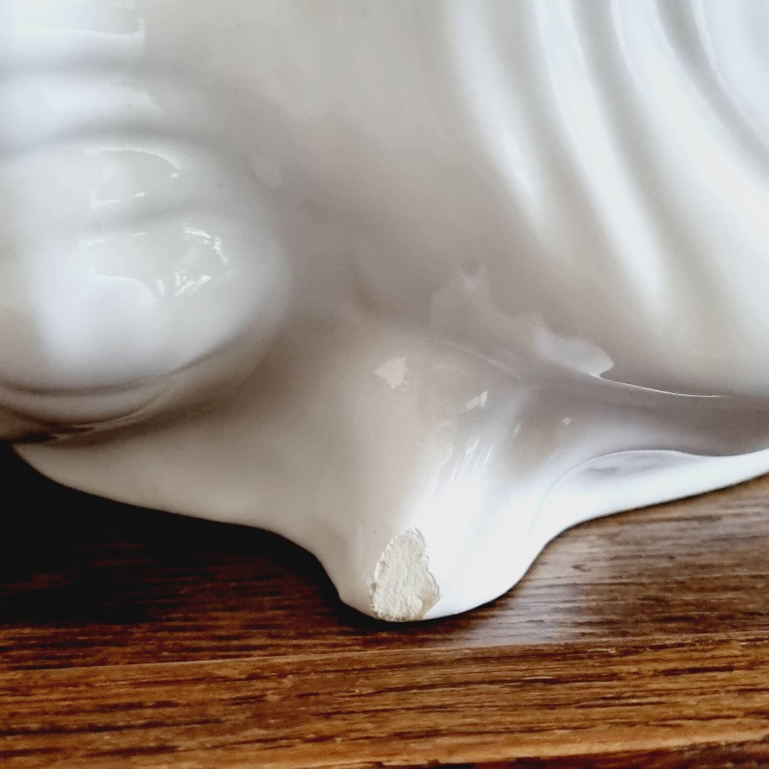 White slip shell pot cover