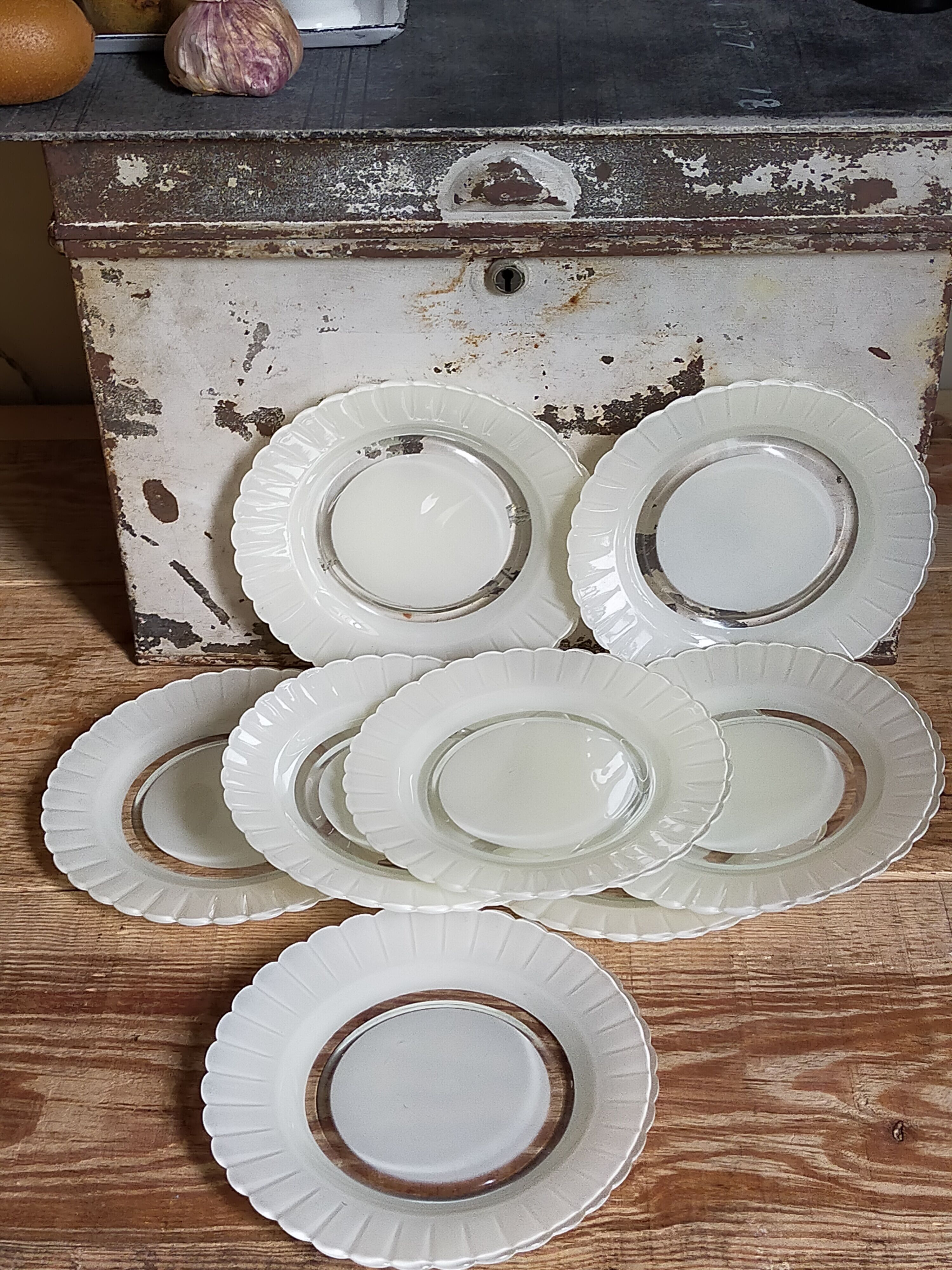 Eight Duralex dessert plates in 60s painted glass