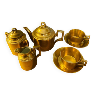 Golden porcelain service