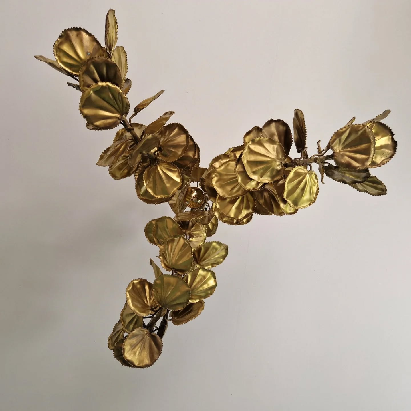 Large brutalist brass chandelier with floral decoration, 1970s.