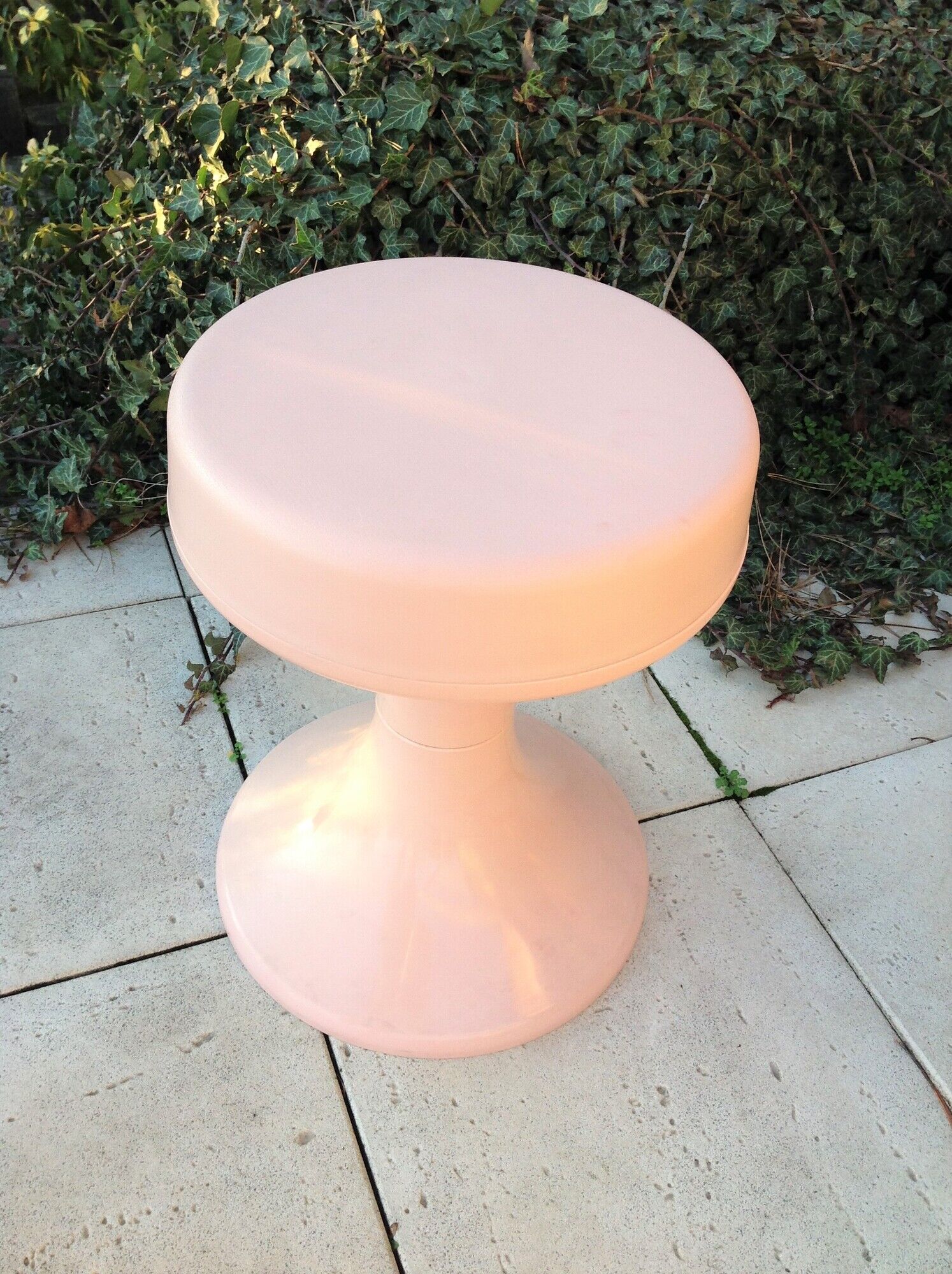Powder pink / vintage 60s-70s tam tam stool