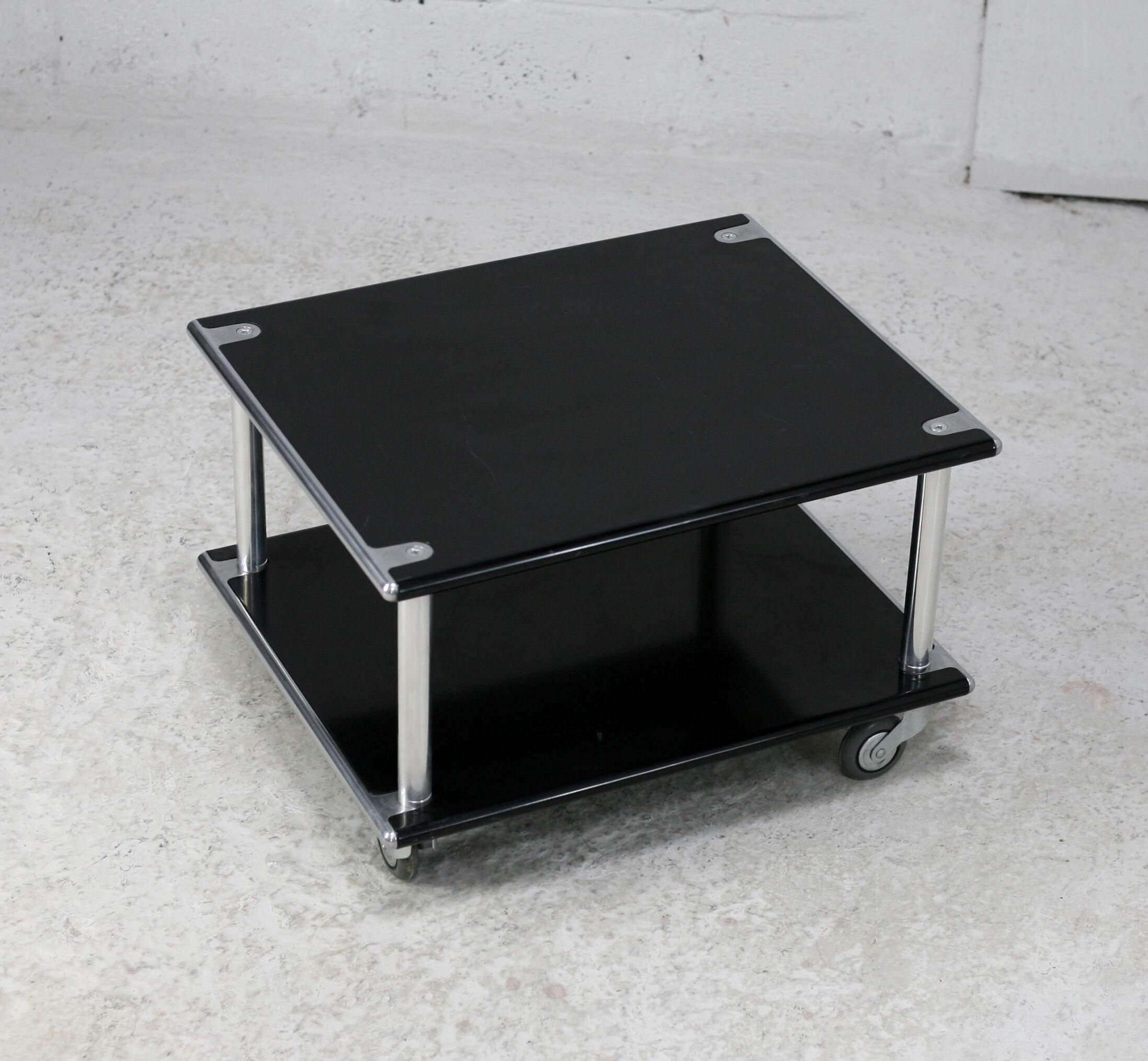 Coffee table "space age" in black lacquered steel
