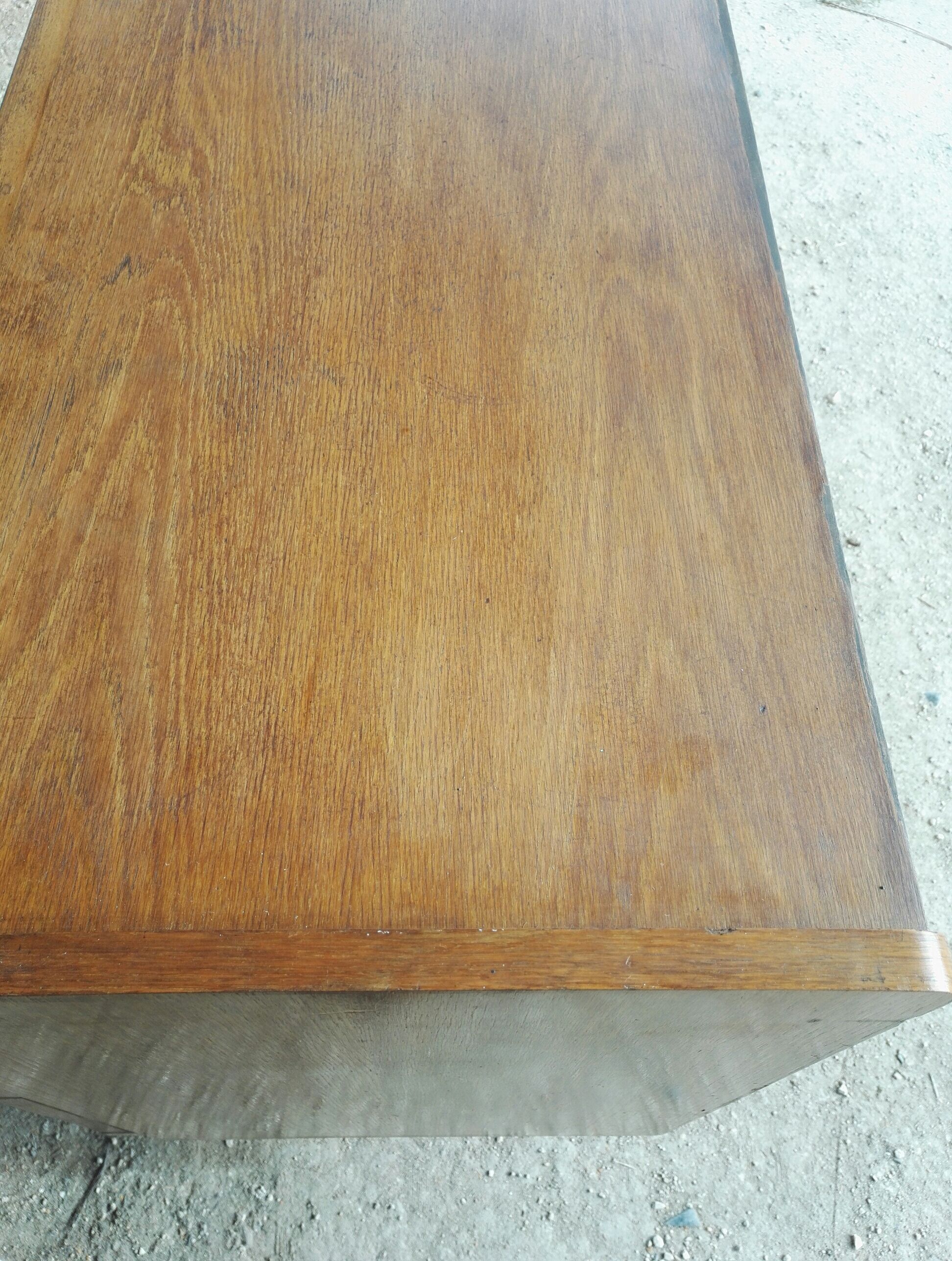 Commode moderniste