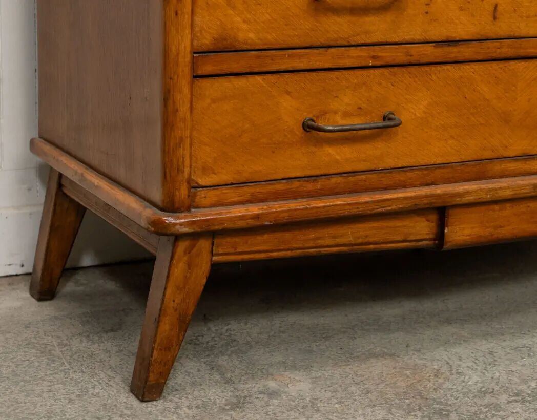 Vintage Scandinavian chest of drawers in solid oak, 1960s.