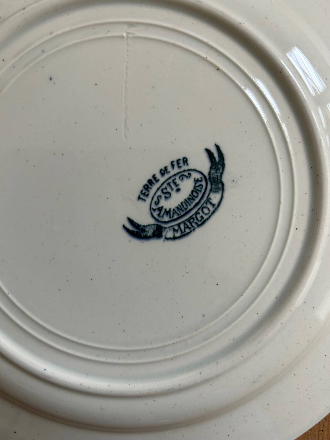 Series of 3 old flat plates “Terre de Fer”
