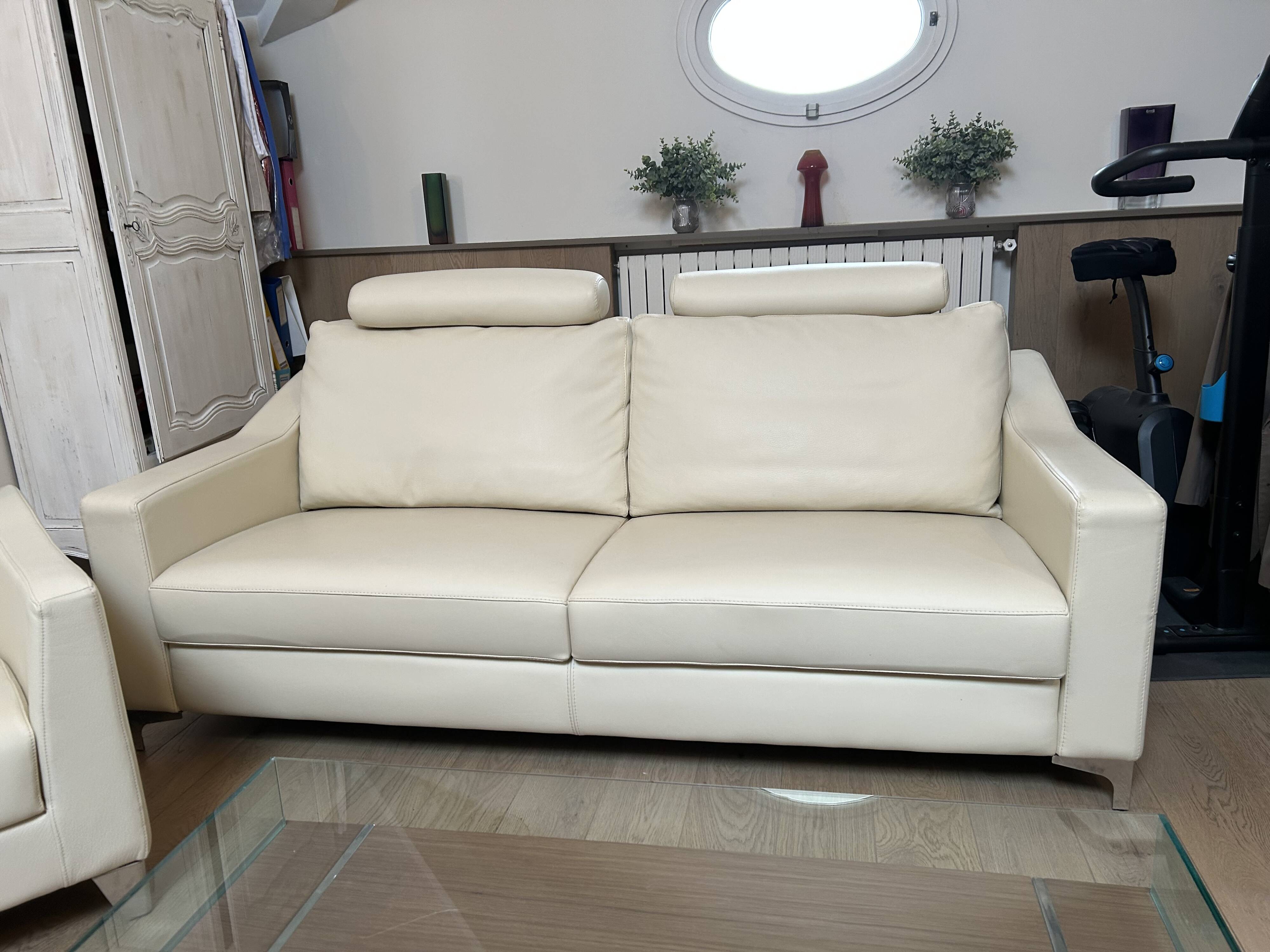 Living room set: 3-seater sofa, armchair and coffee table