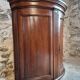 Cabinet demi-lune ancien en noyer, fin XVIIIe siècle, château français