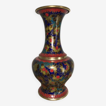 Vase en émaux cloisonnés à décor de fleurs et motifs colorés
