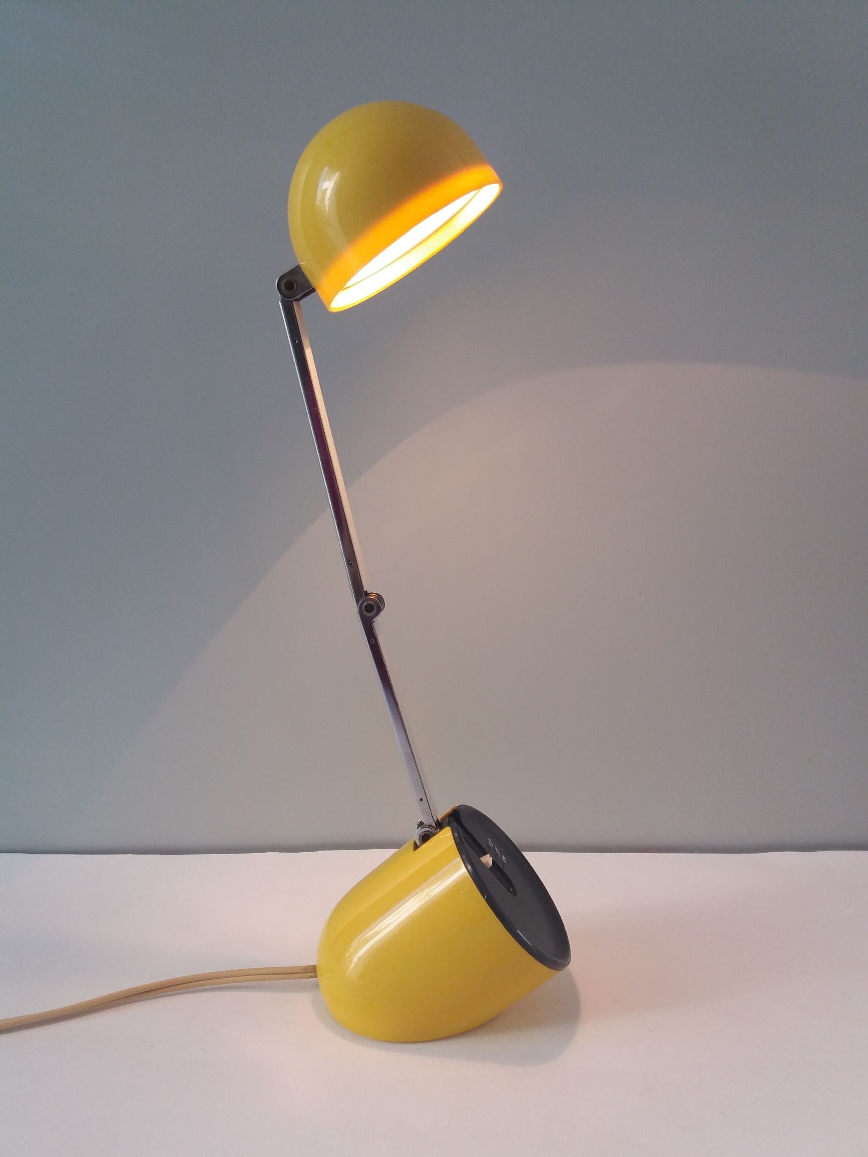Kreo-Lite NA718 aiai desktop lamp by Sapporo