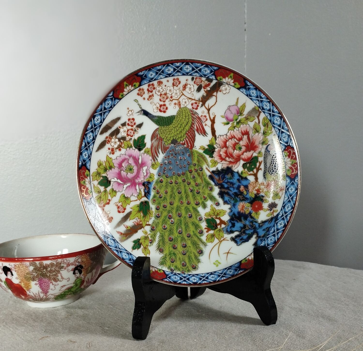 Japan decorative plate, Imari style, peacock and peony décor