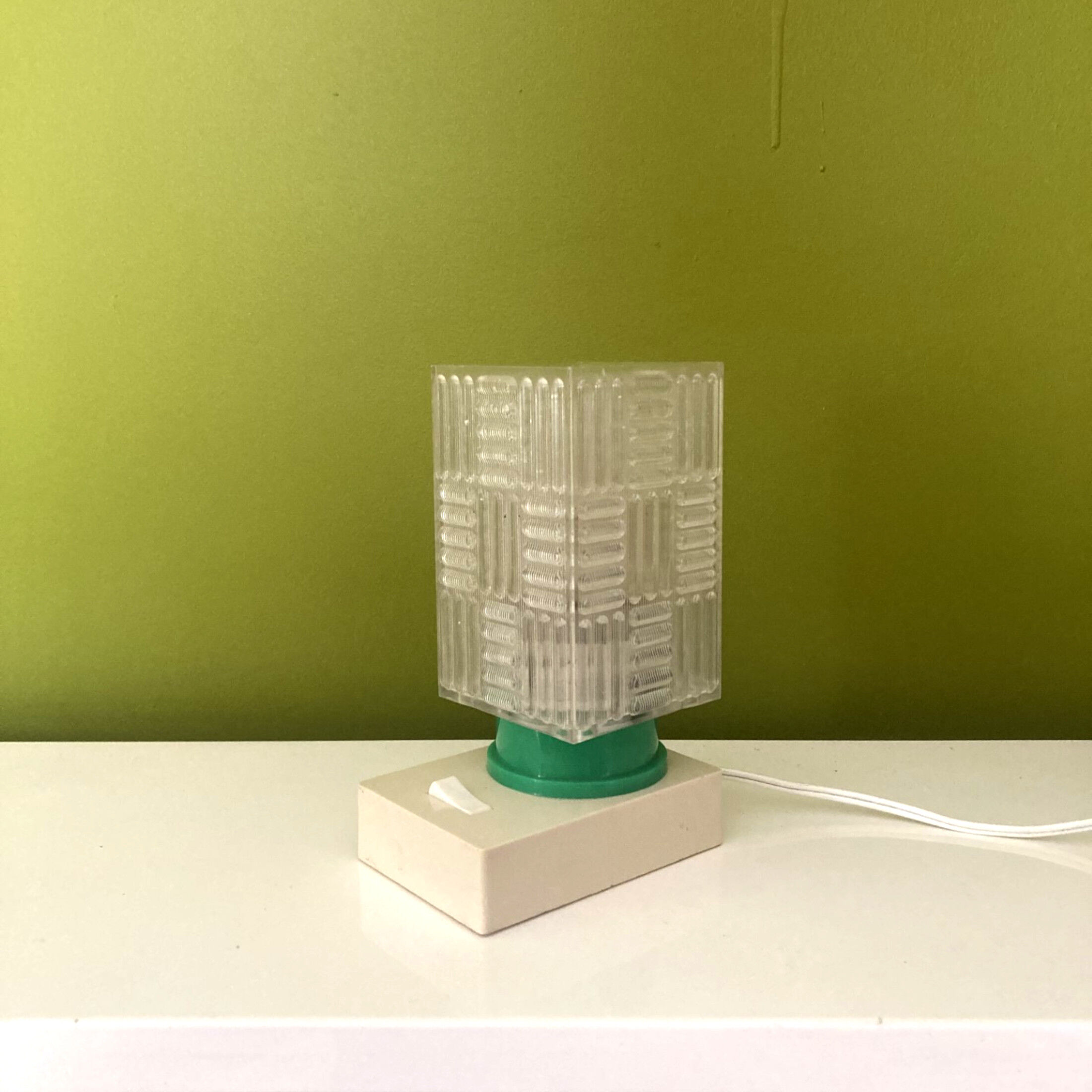 Lampe à poser en plastique