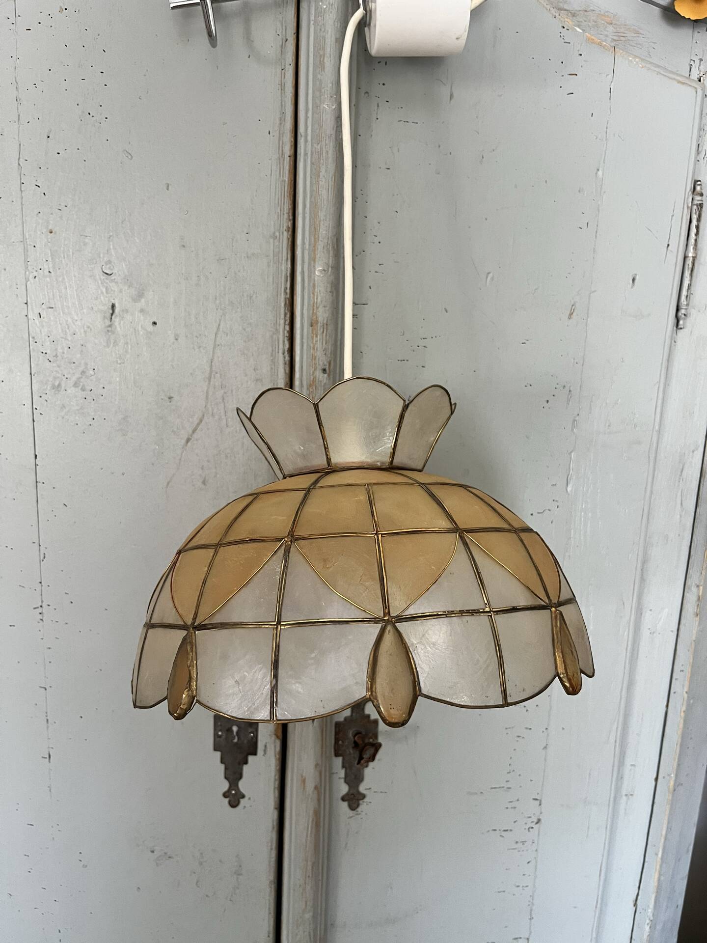 Mother-of-pearl pendant