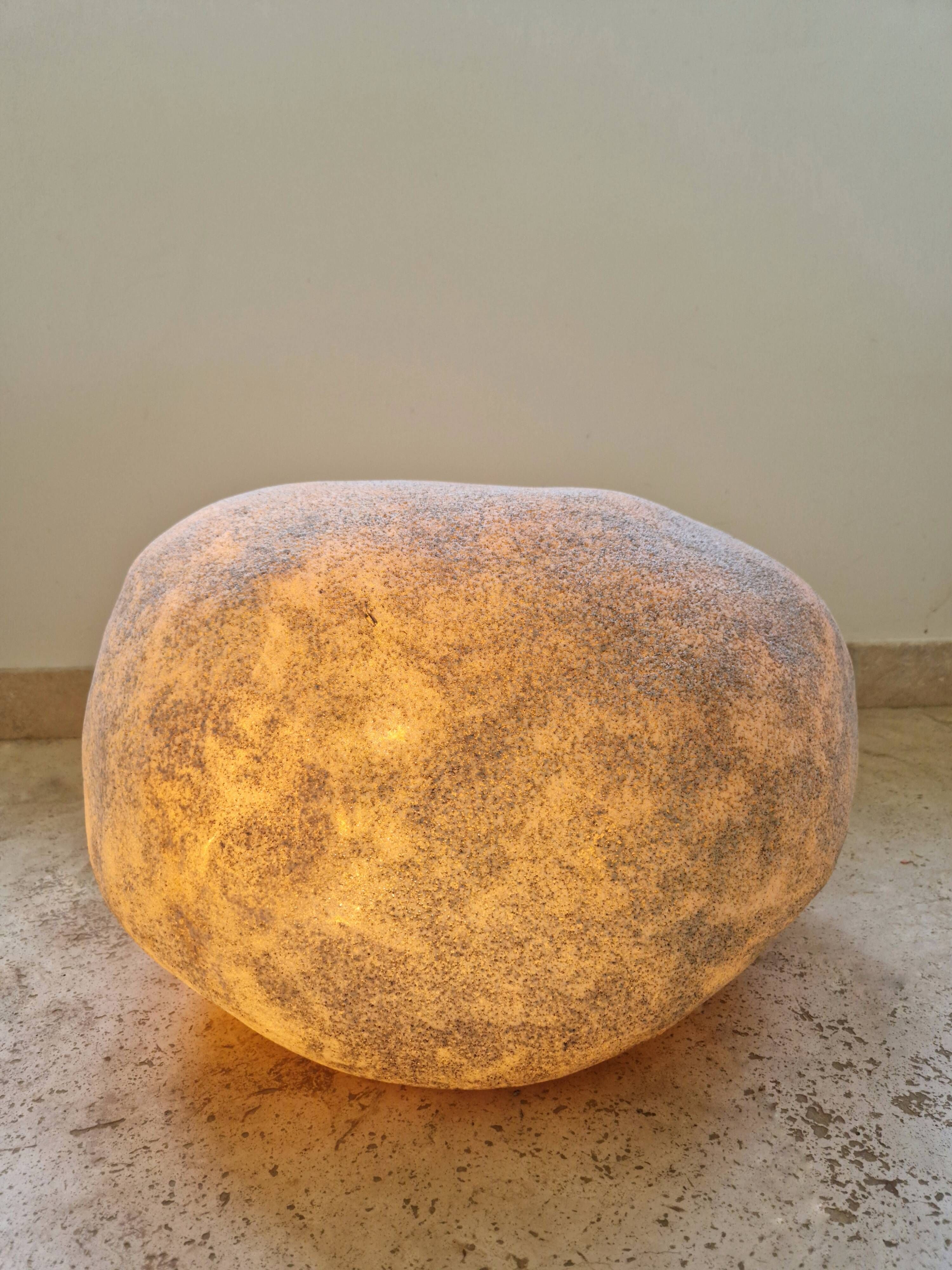 André Cazenave, Atelier A, Grande Lampe "Dora" en forme de caillou
