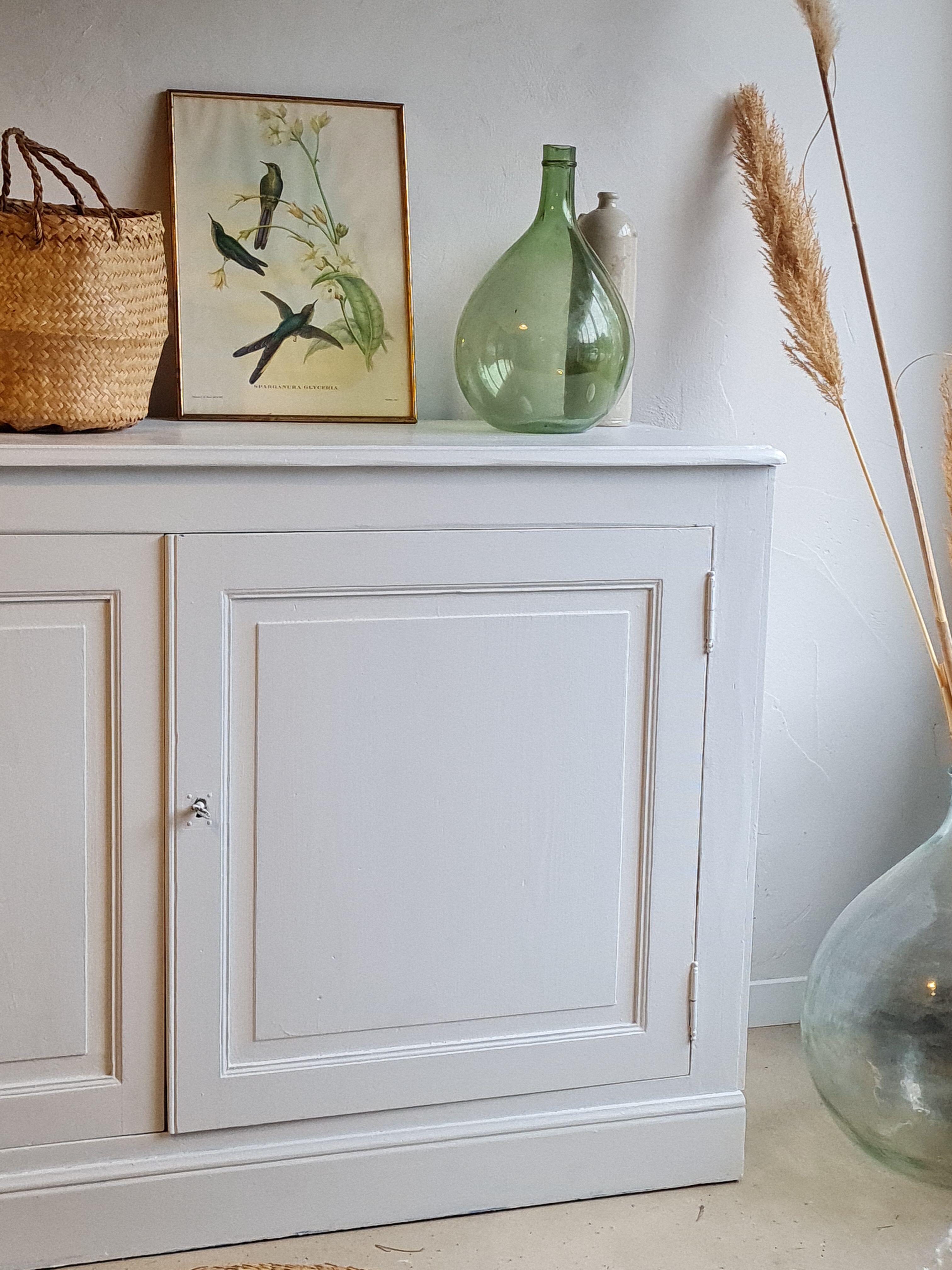 Vintage Parisian buffet-minded countertop