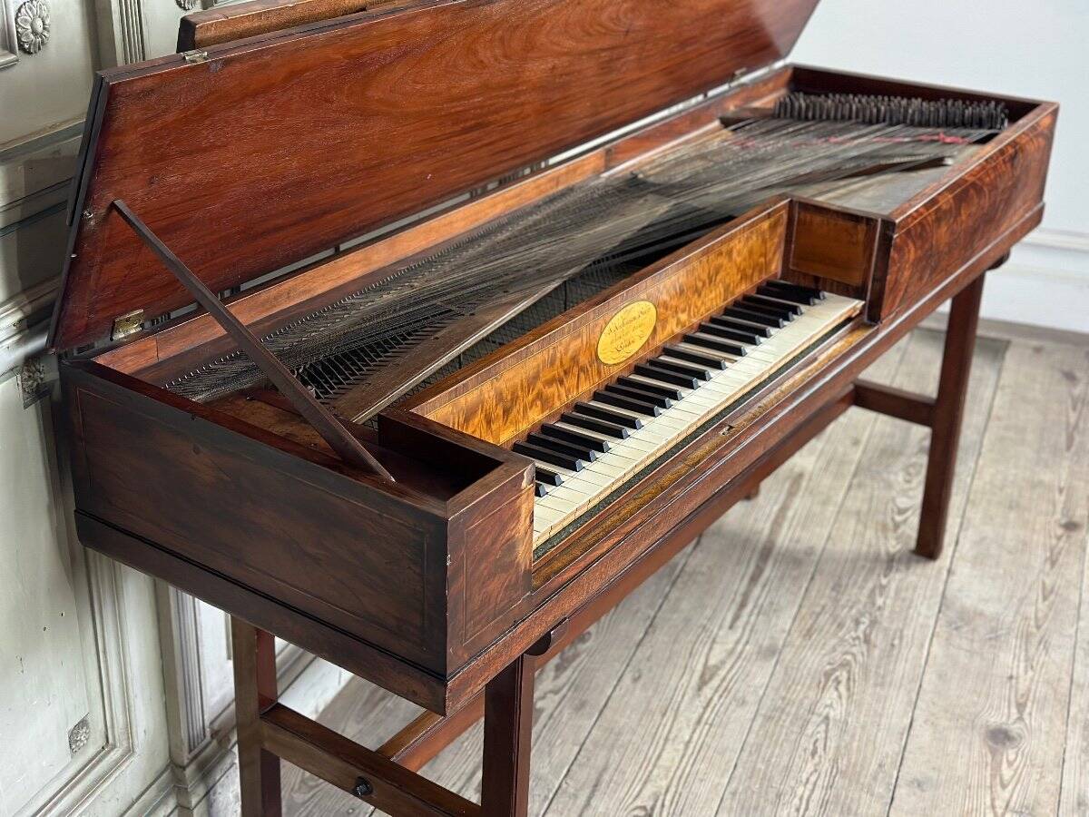 Mahogany piano table, J Jenkinson in London, before 1780.