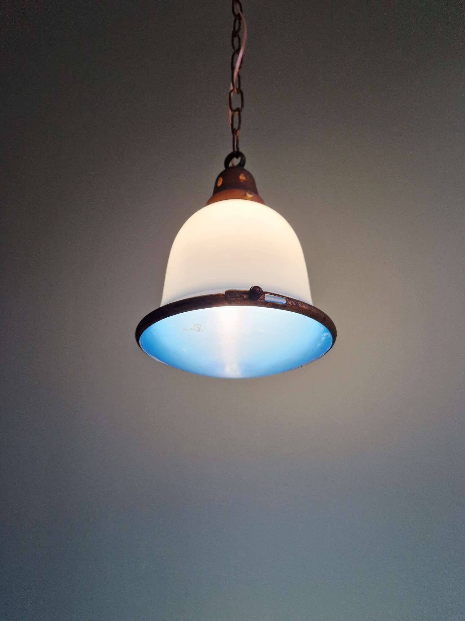 Suspension Bauhaus en opaline blanche et verre satiné bleu, années 1920
