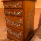 Solid pine ragpicker decorated by hand