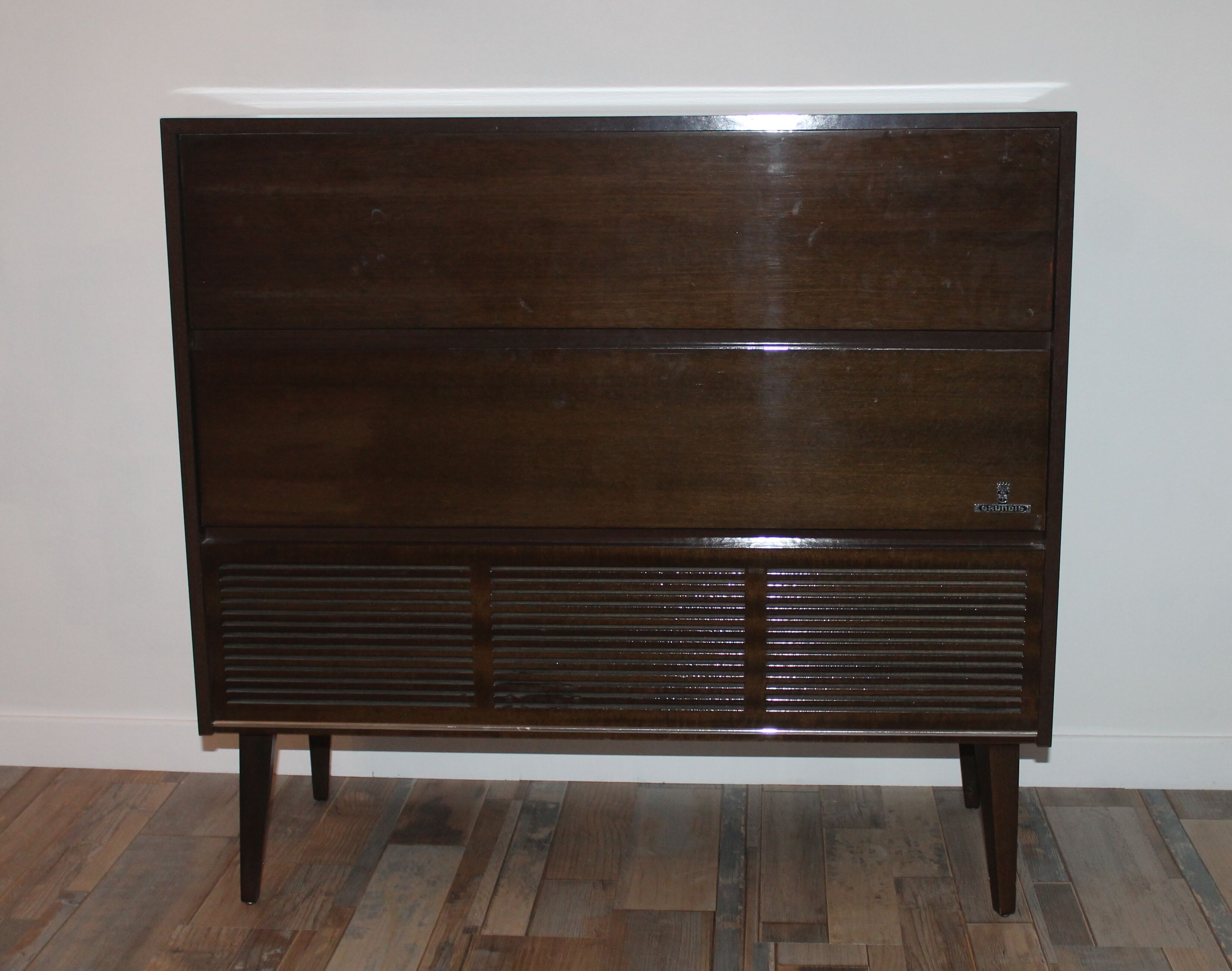 Hifi grundig furniture string from the 70s record player and radio