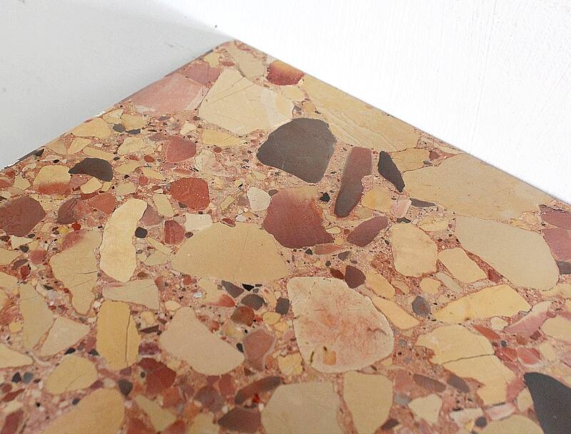 Small display cabinet in blonde mahogany veneer, Louis XVI style – 19th century.