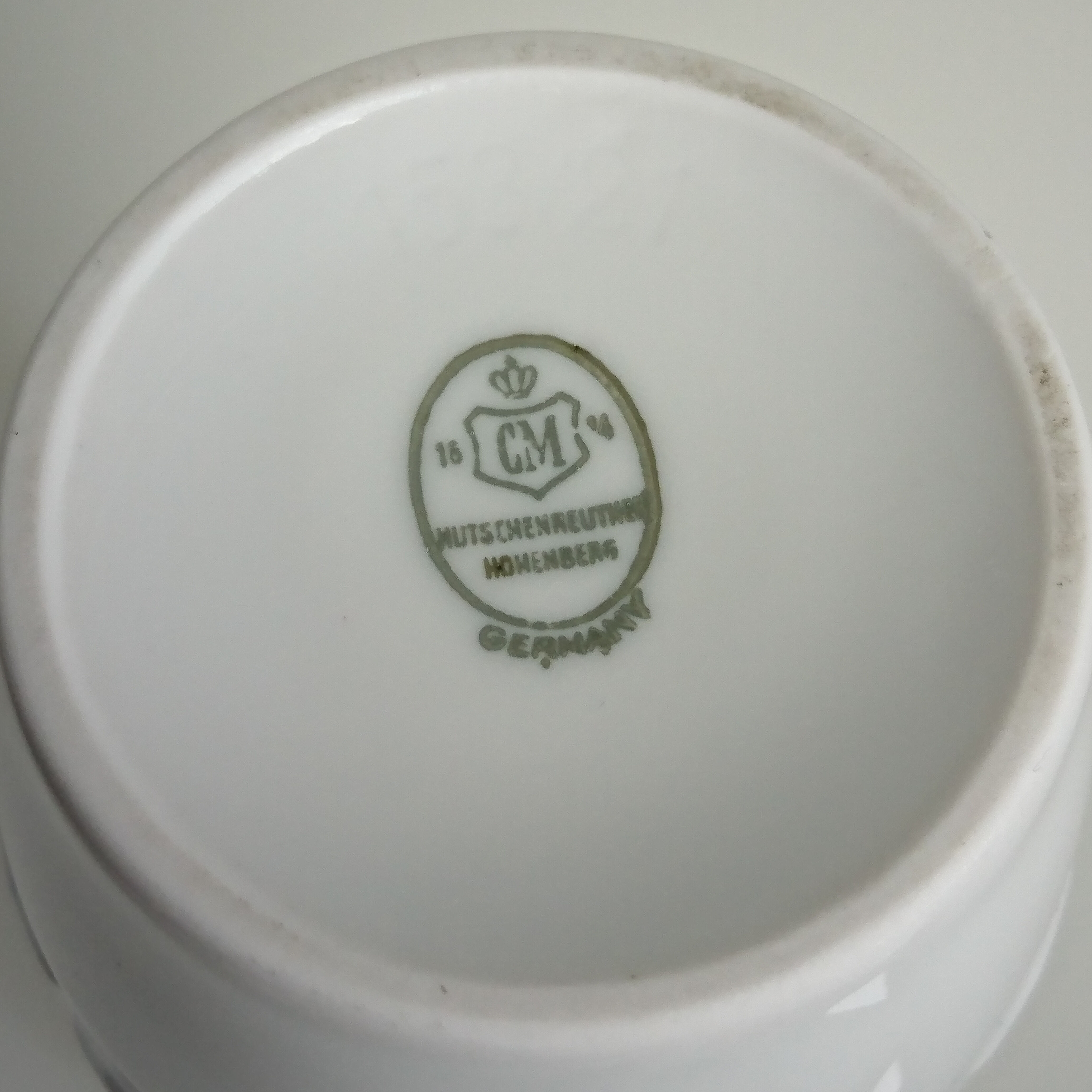 Porcelain vase Hutschenreuther Hohenberg Germany white.