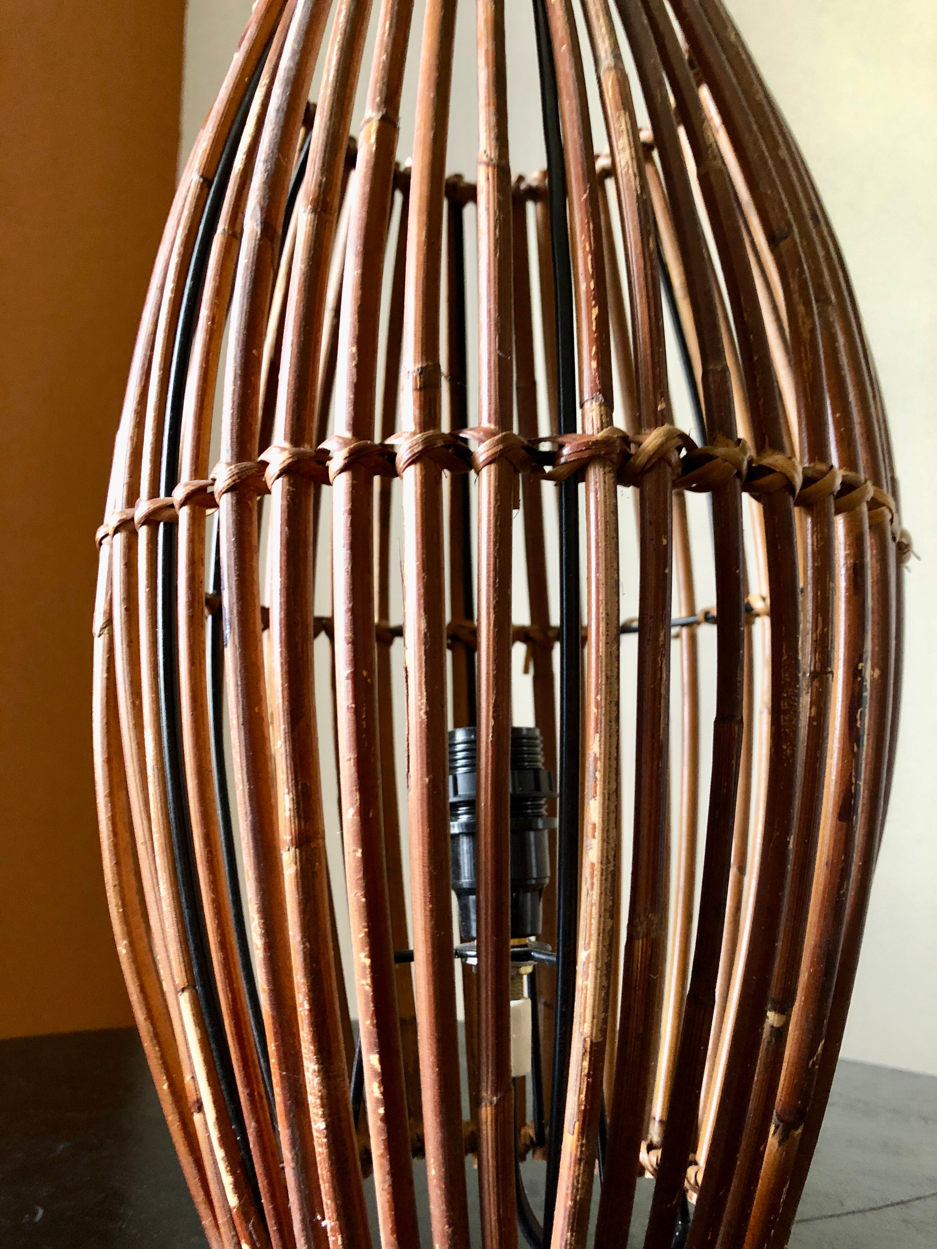 Rattan accent lamp