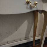 Classic curved style console