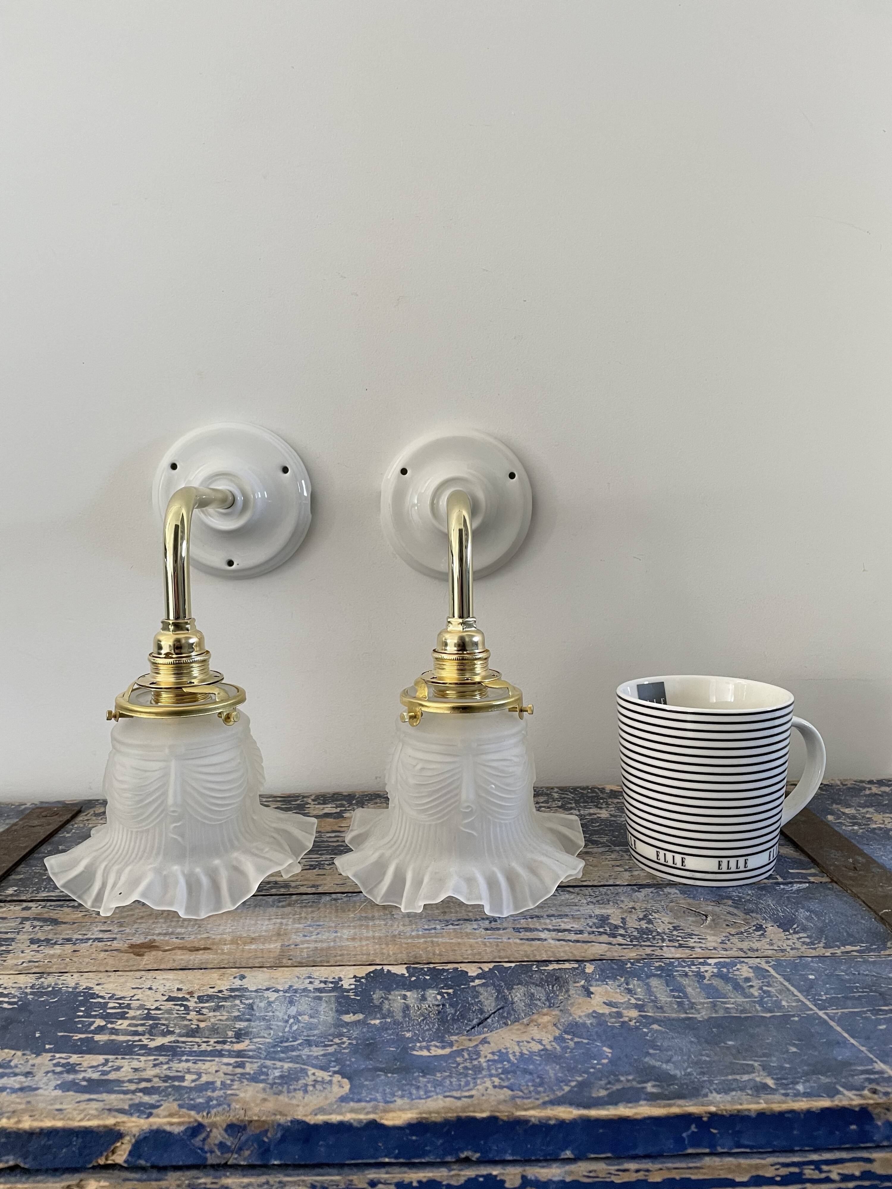 Paire d’appliques Art Déco en verre drapé électrifiées à neuf
