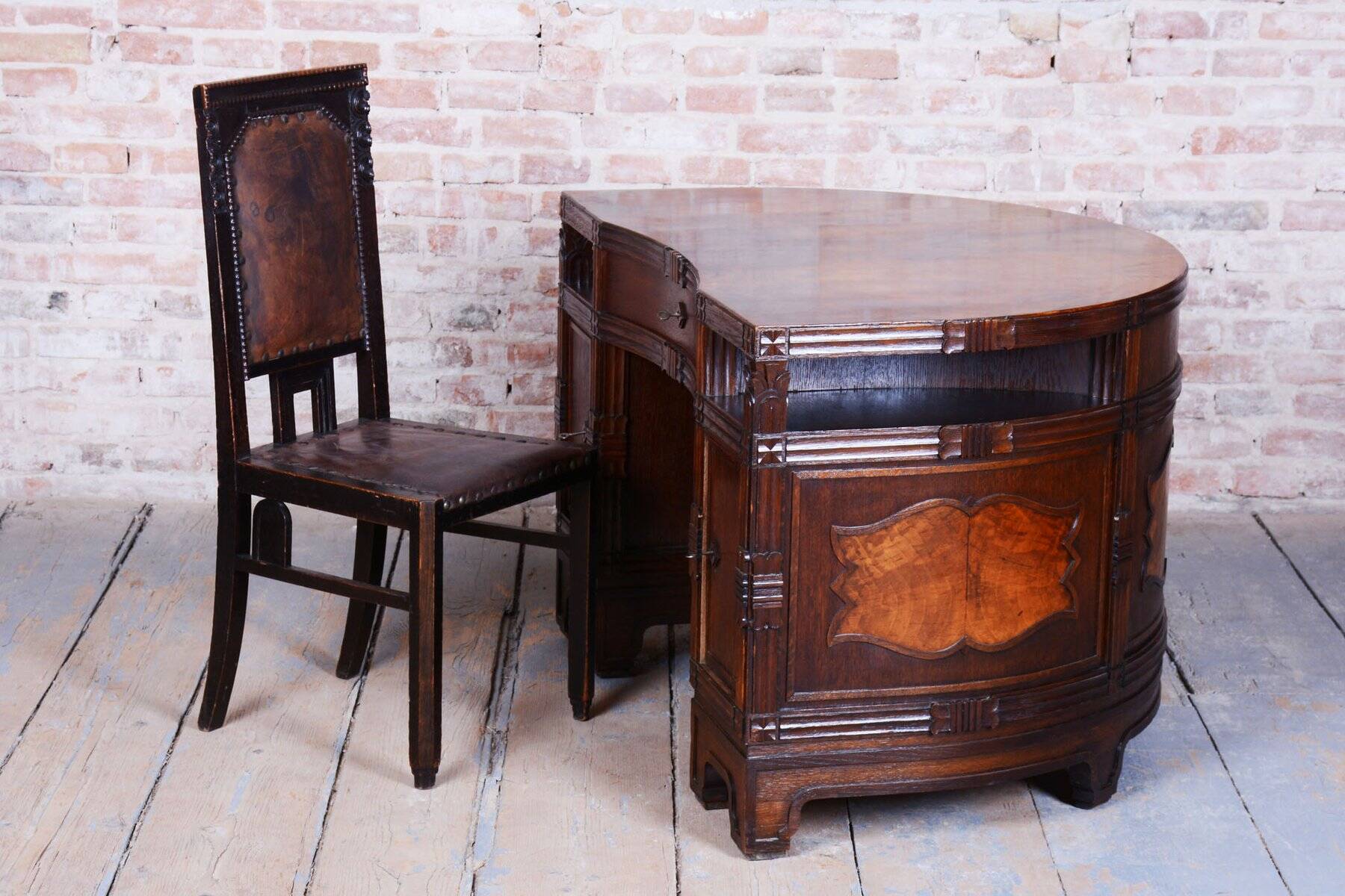 Czech Cubistic Writing Desk in Oak and Walnut, 1910s