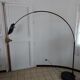 Lampadaire noir arqué Leonardo Marelli pour Estiluz vintage 1980'S