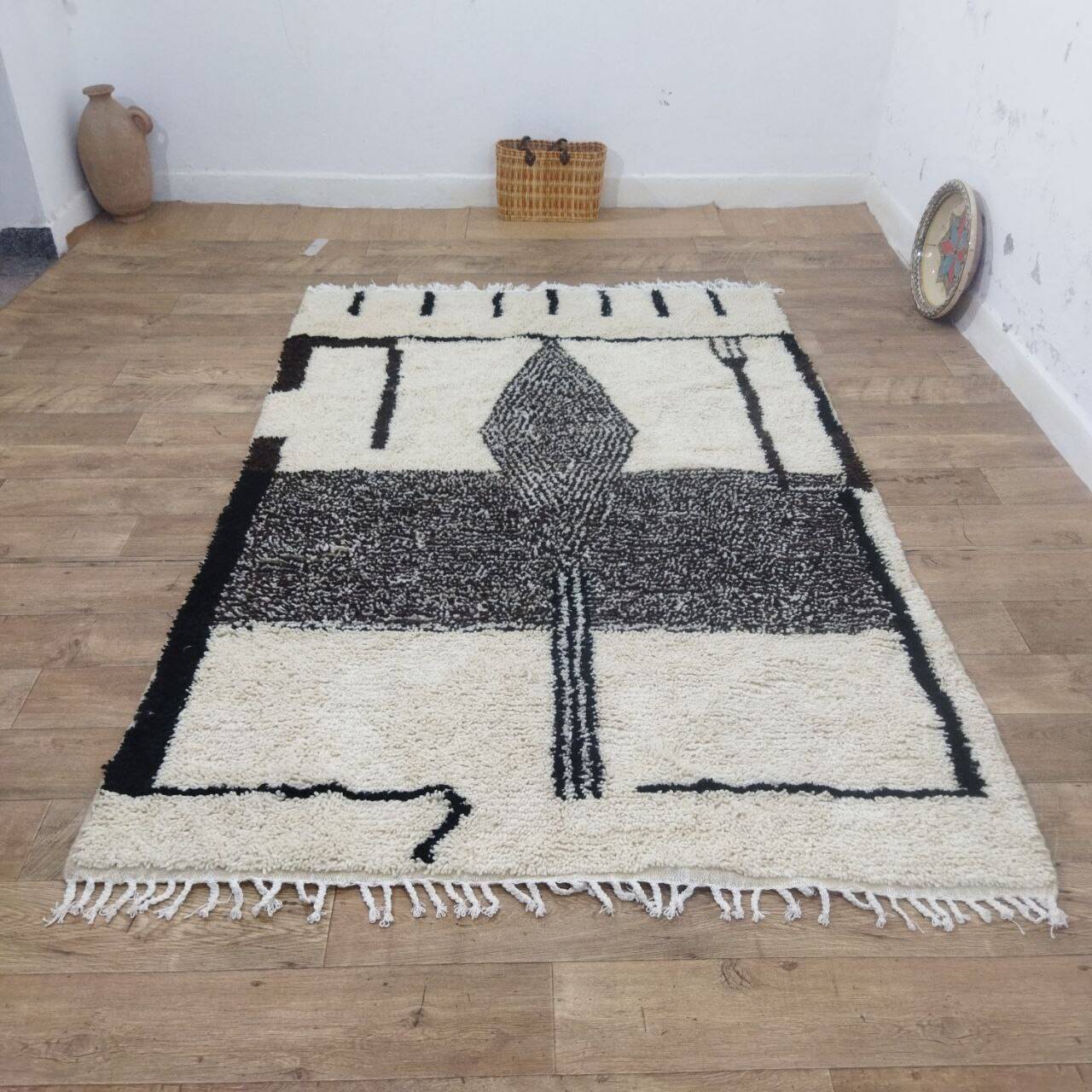 Azilal Berber rug in handmade wool 236 X 156 CM