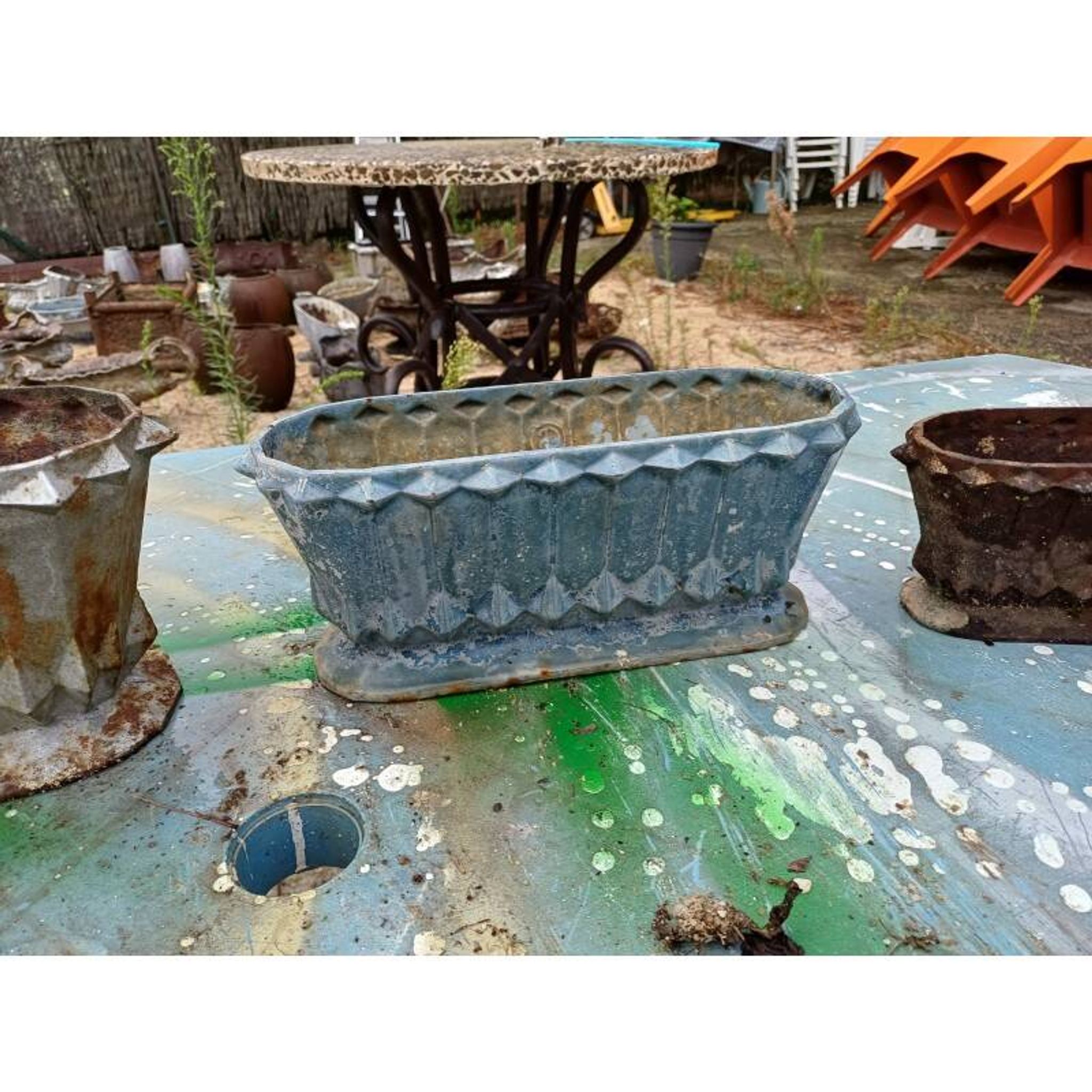 4 cast iron planters from 1900 from Charleville-Mézières