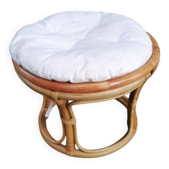 Round stool in light rattan with its cushion.