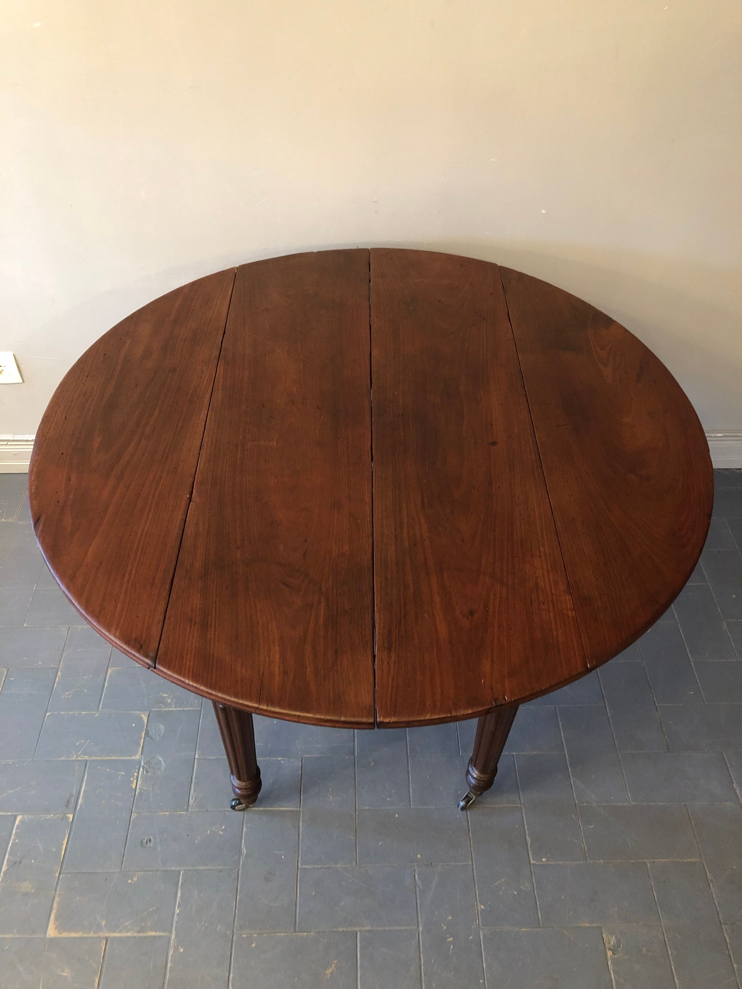 Round table with flaps diameter 97 cm