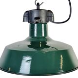Lampe à suspension industrielle française en émail vert foncé, années 1960