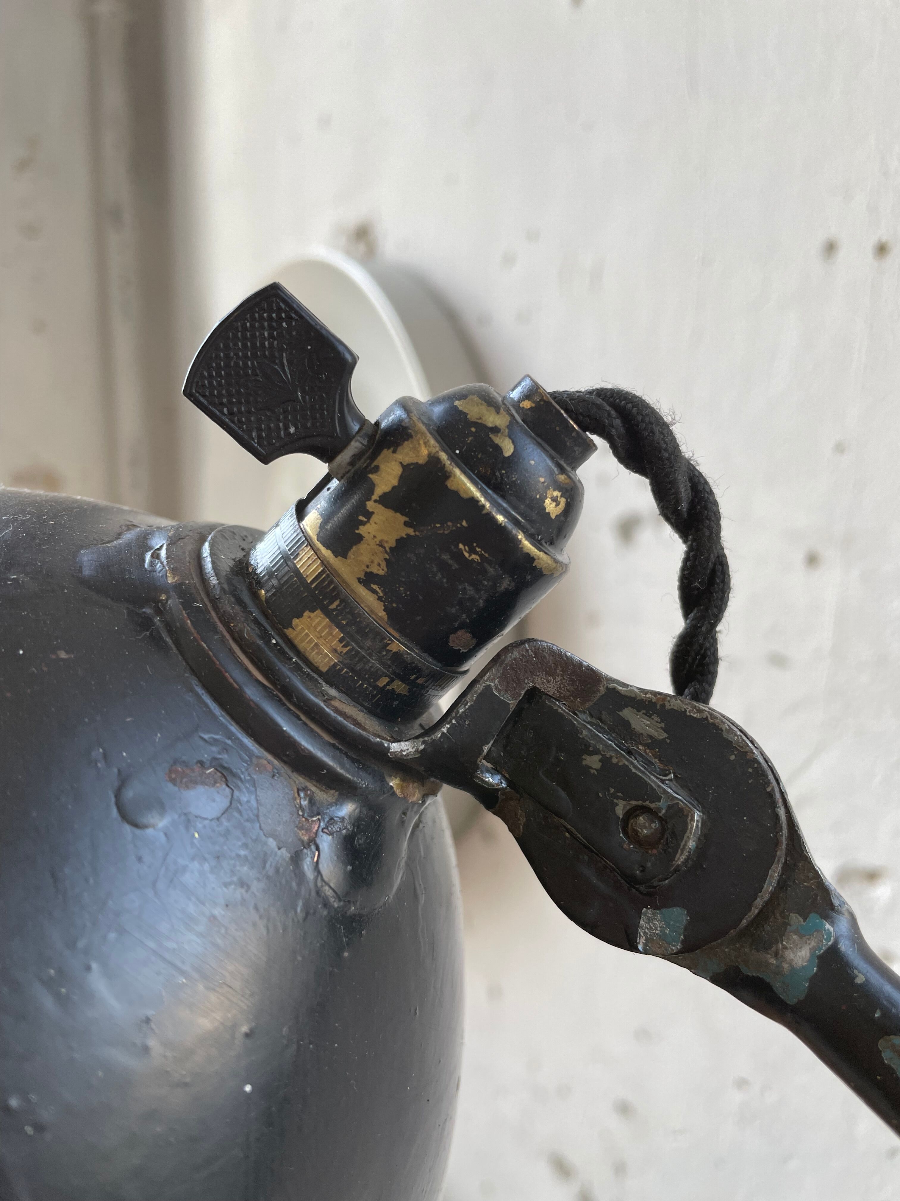 Articulated workshop lamp ravel ball joints