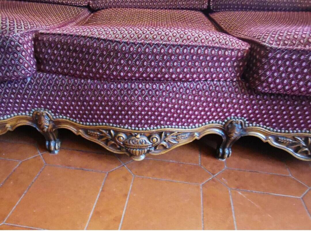 Burgundy velvet canapé bed in Louis XV Regency style.