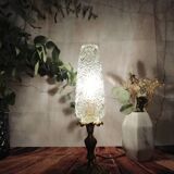 Lampe ancienne sur pieds, globe tulipe en verre moulé