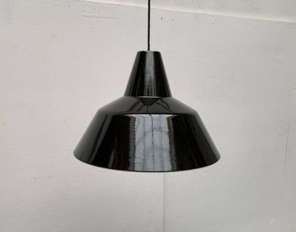 Suspension danoise Mid-Century en émail pour Louis Poulsen, années 1960