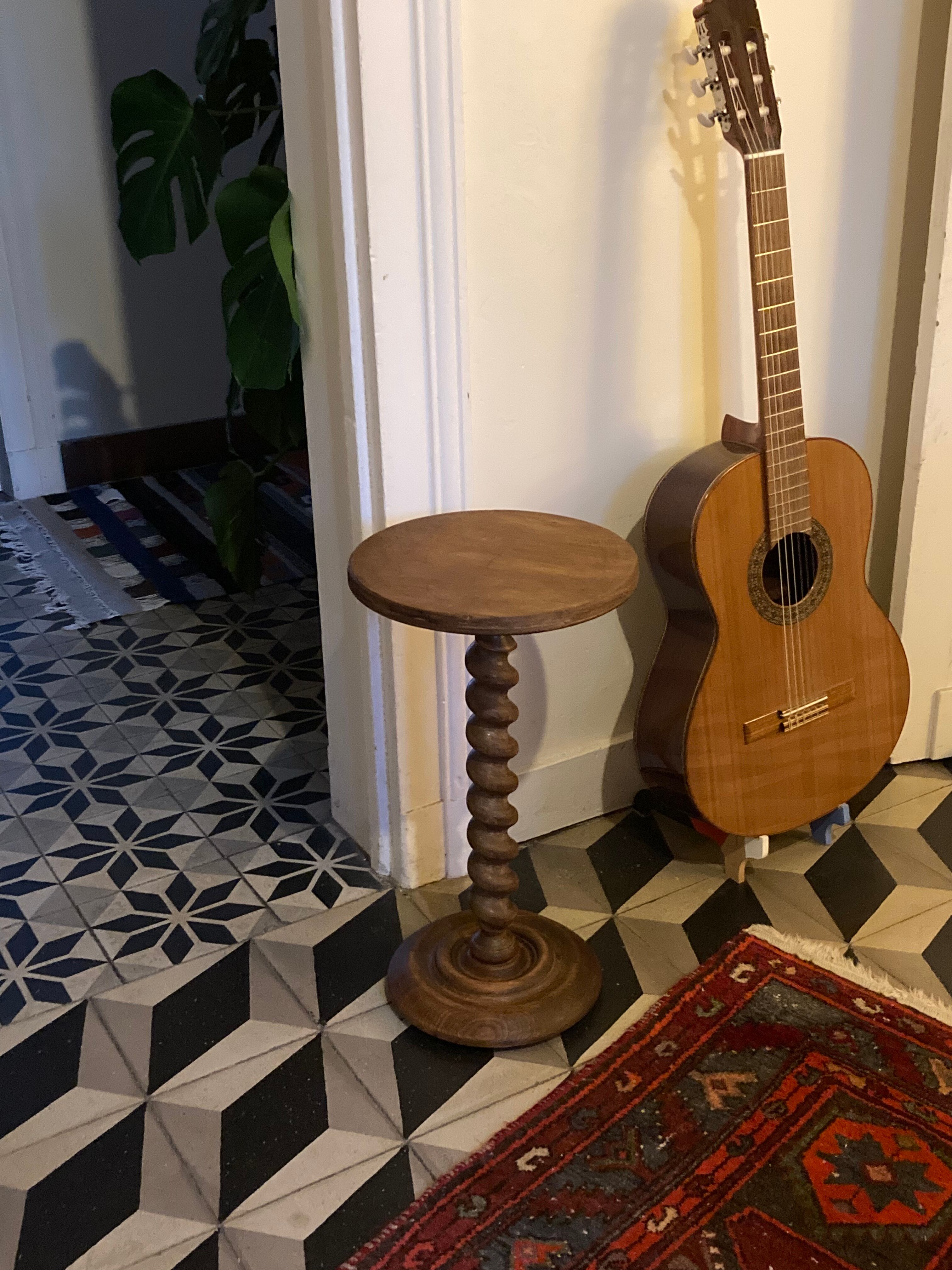 Guéridon torsadé vintage / sellette en bois tourné ancienne / table d’appoint vintage