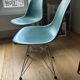 4 Chaises Eames de couleur bleue  turquoise
