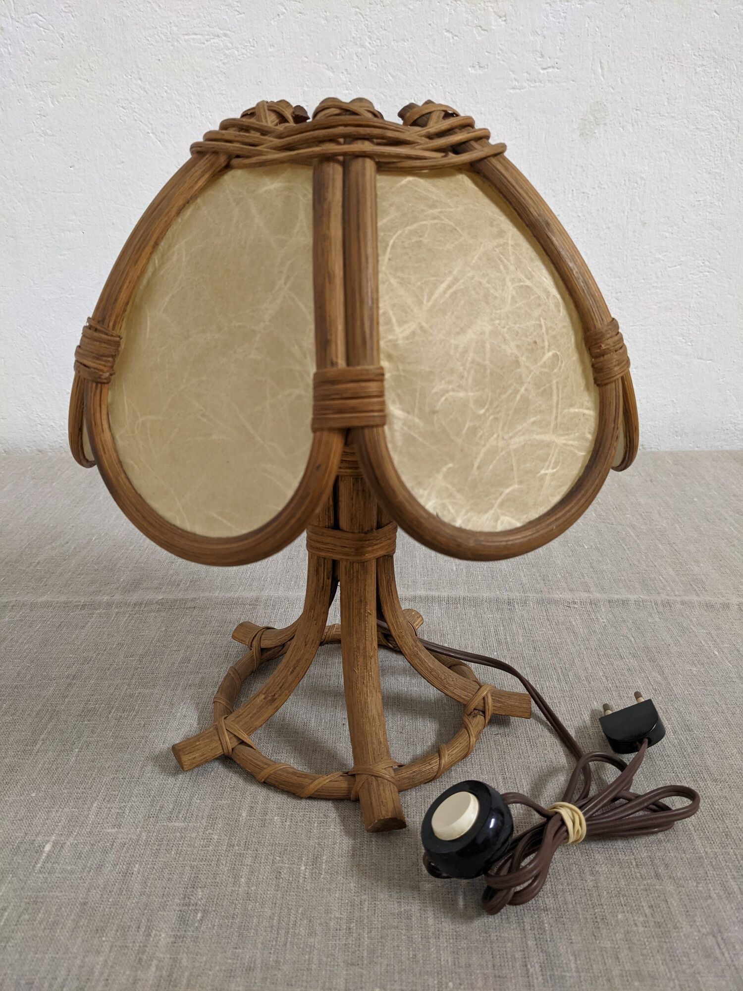 Lotus flower bedside lamp in skin and rattan from the 60s/70s