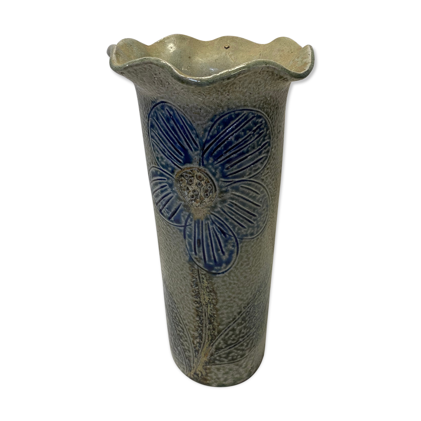 Artisanal vase in gray sandstone flower pattern
