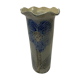 Vase artisanal en grès gris motif de fleur