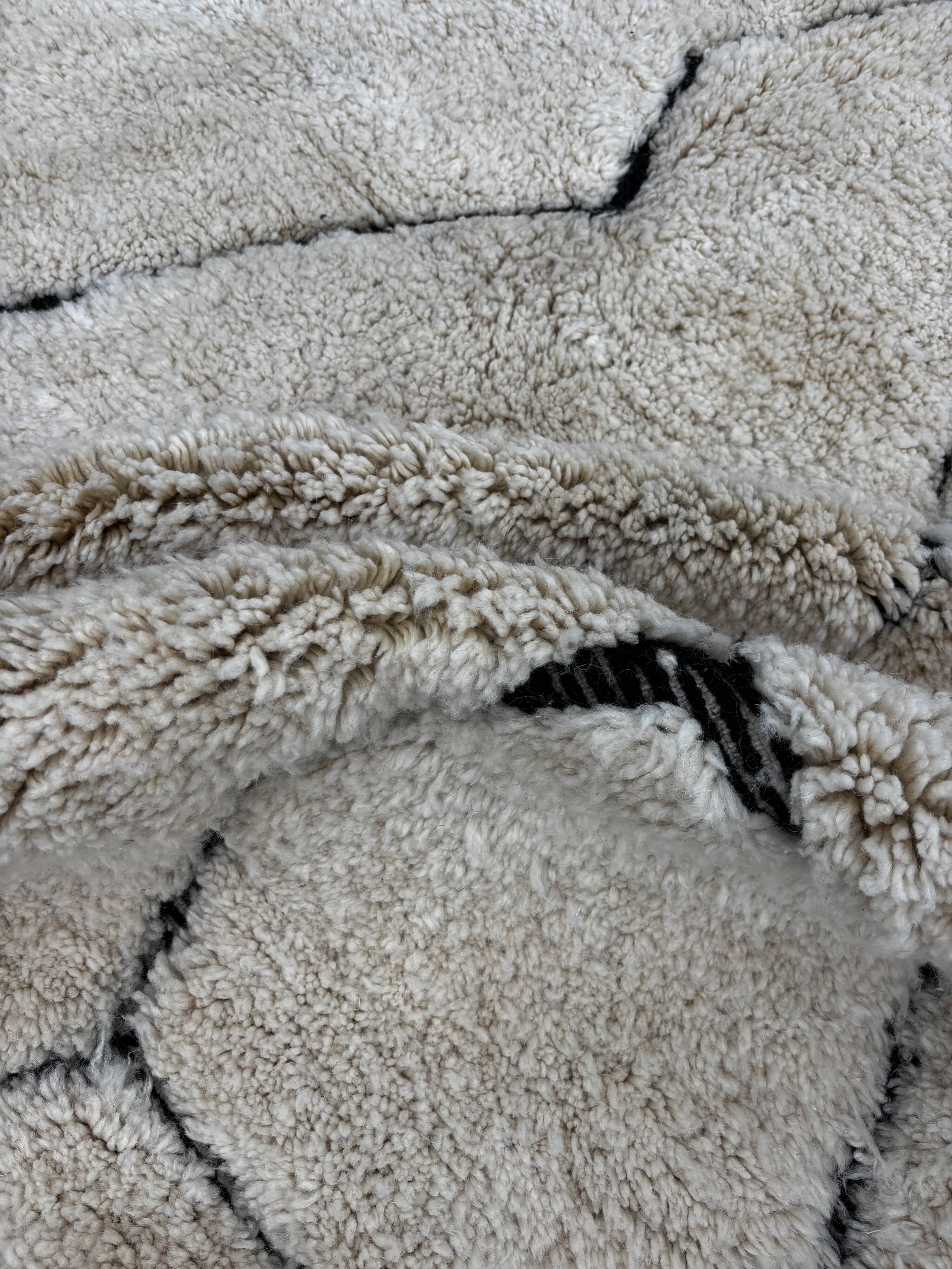 Beni Ouarain Berber Wool Rug – 200x300 cm – Handmade Moroccan Rug