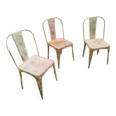 Lot de 3 chaises de jardin empilables de bistrot patinées d'inspiration Tolix du début du XXe siècle