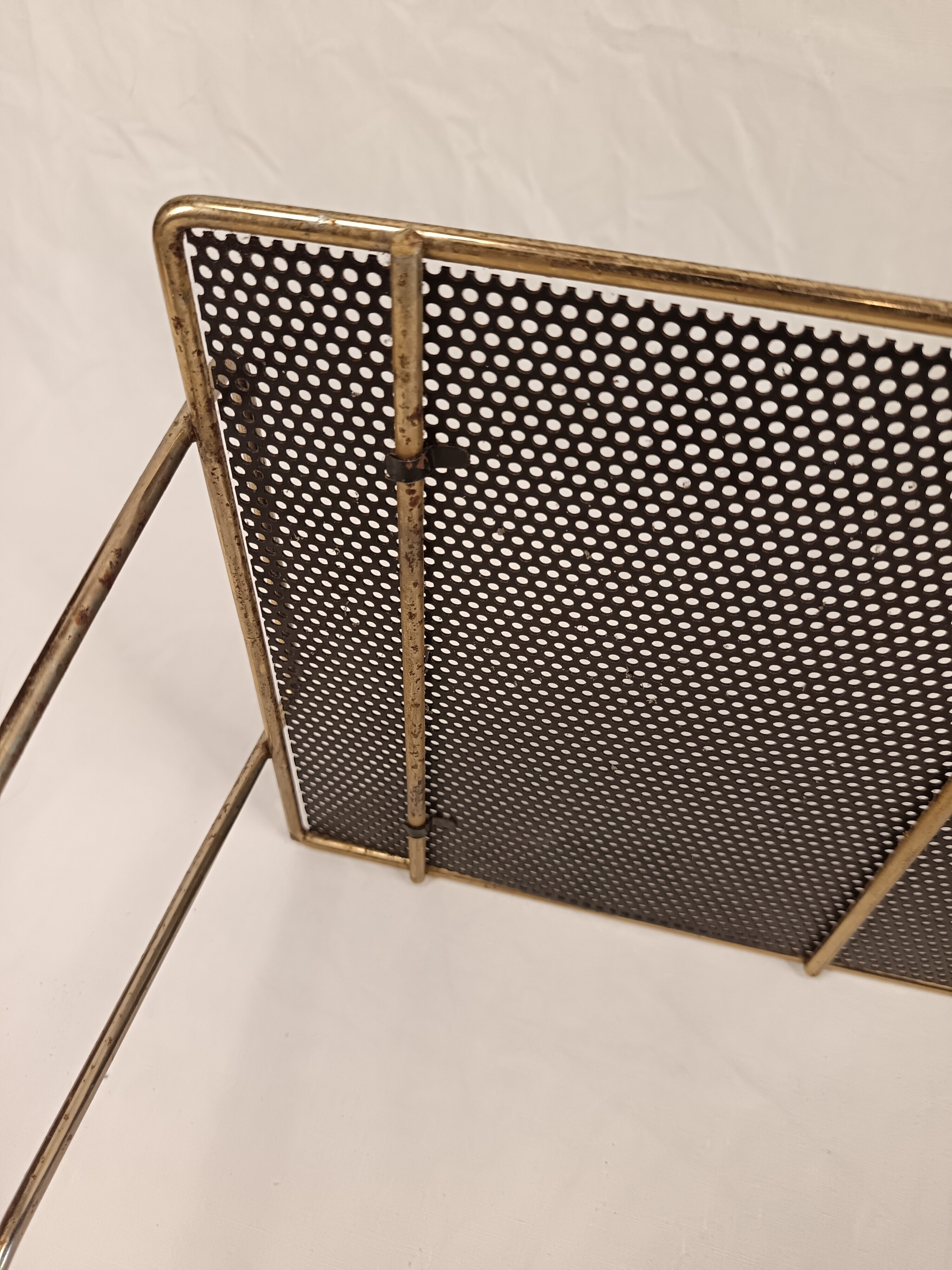 Vinyl magazine rack