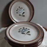 Beige stoneware flat plates with blue/gray flower by MBFA Pornic model Fanchon, set of 6