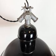 Lampe suspendue industrielle en émail noir de AEG, années 1930