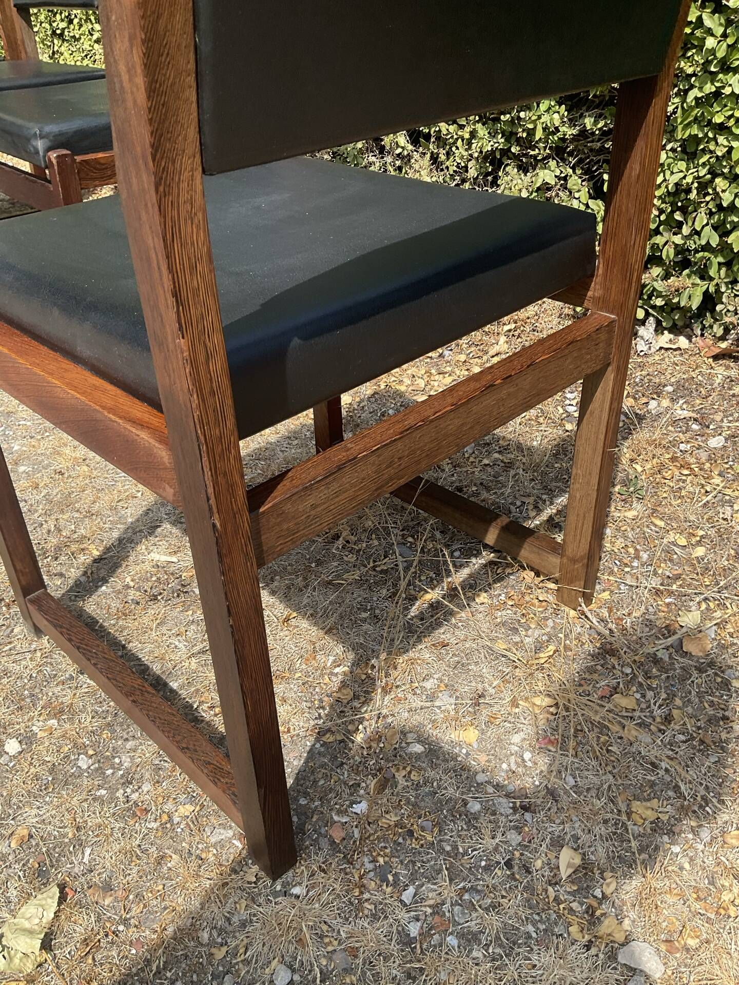 Set of 6 vintage teak chairs with black Skaï.