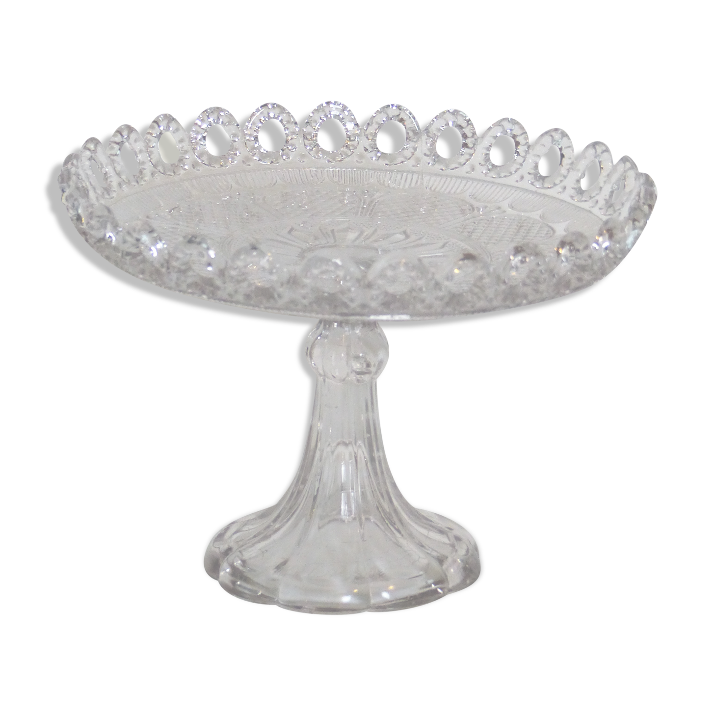 Flat, glass cake display